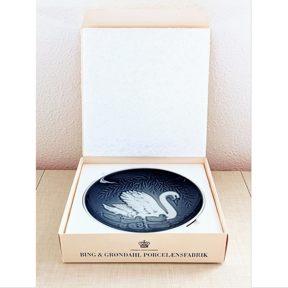 B & G Bing & Grøndahl Copenhagen Porcelain Collector Plates Mother's Day 1976